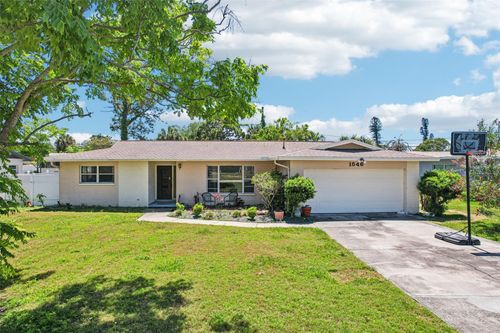 1546 66th Ave S, ST PETERSBURG, FL, 33705-5852 | Card Image