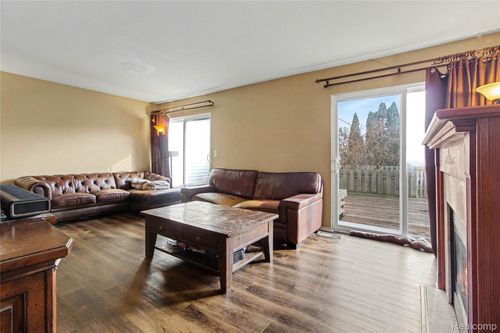 24419 Bashian Dr, Novi, MI, 48375-2932 | Card Image