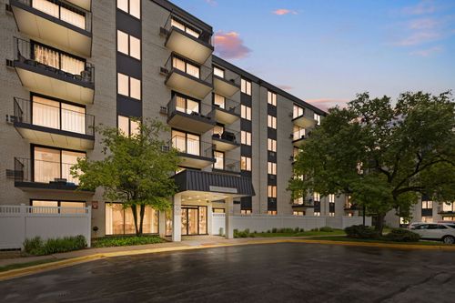 4c-9731 N Fox Glen Dr, Niles, IL, 60714-4217 | Card Image