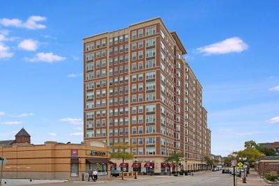 501 - 77 S Evergreen Avenue, Condo with 2 bedrooms, 2 bathrooms and 1 parking in Arlington Heights IL | Image 1