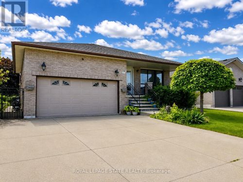 15 Ellen Ave, Hamilton, ON, L8G5A9 | Card Image
