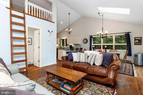 589 Pedlars Edge Dr, ROSELAND, VA, 22967-8192 | Card Image