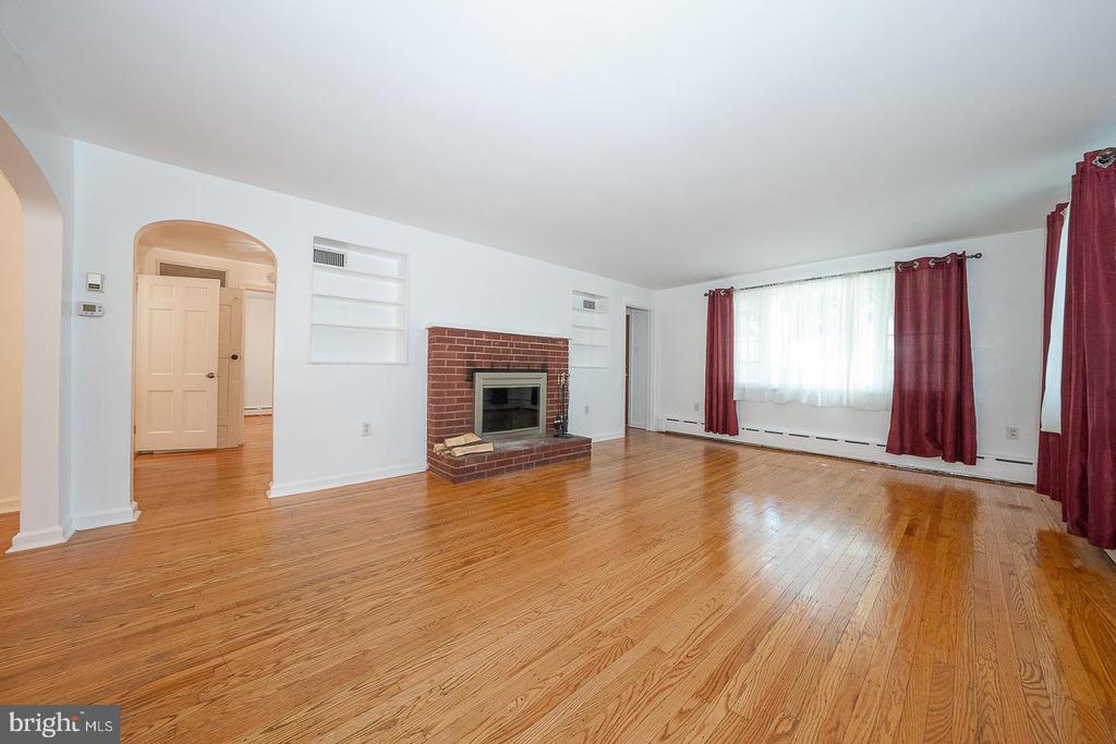 Residential in WILLOW GROVE 3