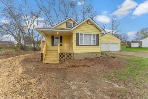 599 Karolina Dr, Campbell, OH, 44405-1217 | Card Image