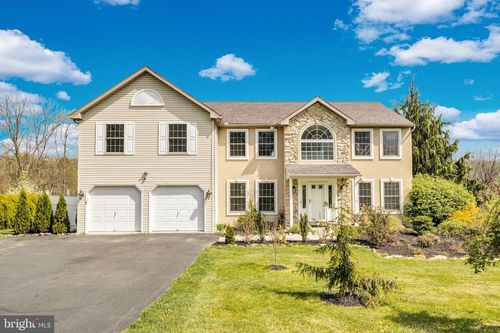 18 Ridge Crest Dr, Fleetwood, PA, 19522-8874 | Card Image