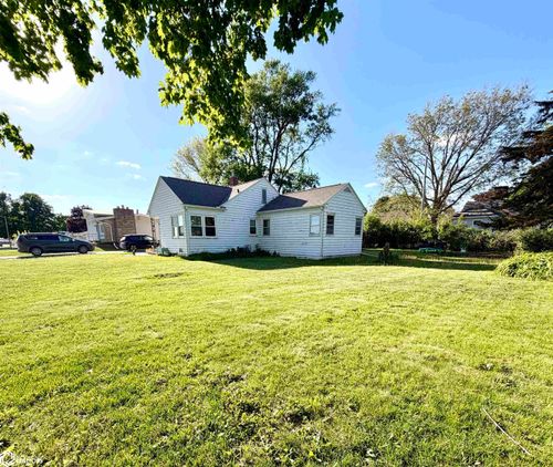 210 W Cedar Street, Hubbard, IA, 50122 | Card Image
