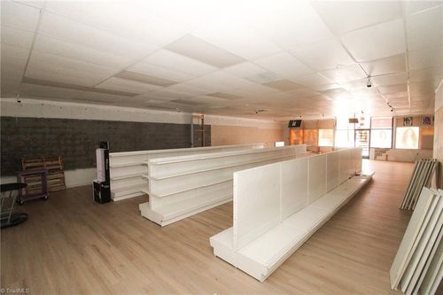 528-520 N Martin Luther King Jr Dr, Winston Salem, NC, 27101-4331 | Card Image