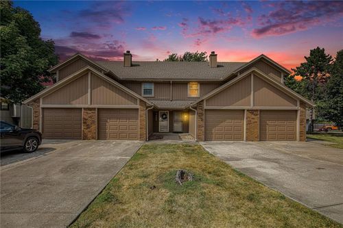 226 Sw Pinetree Ln, Lees Summit, MO, 64063-3975 | Card Image