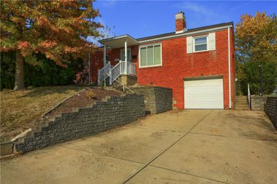 1001 Milton Rd, House other with 2 bedrooms, 2 bathrooms and 1 parking in Castle Shannon PA | Image 2