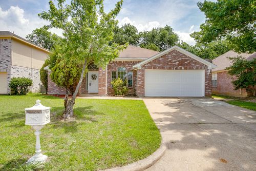 1104 Angel Fire Ln, Arlington, TX, 76001-7897 | Card Image