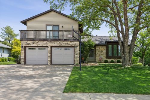 3160 Hartford Drive, Bettendorf, IA, 52722 | Card Image