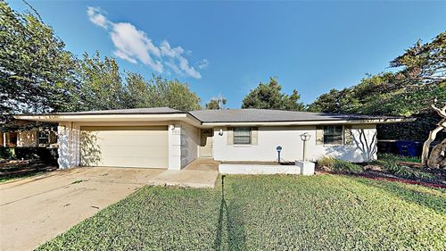 9816 Lancet Lane, The Village, OK, 73120 | Card Image