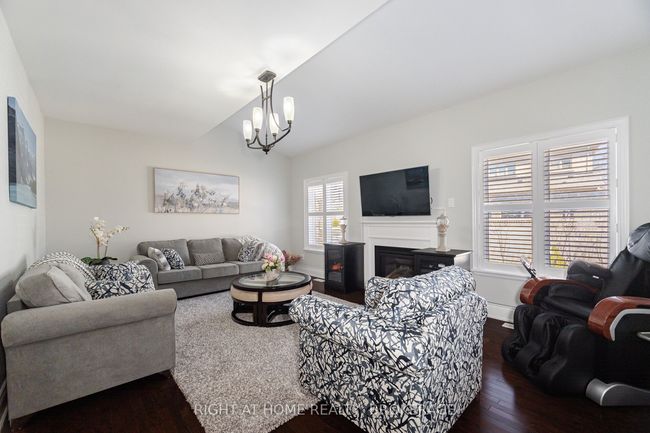 105 Royal Dr West, House other with 6 bedrooms, 5 bathrooms and 4 parking in Brampton ON | Image 17