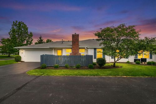 8351 Greyhawk Cir, Columbus, OH, 43240-2002 | Card Image
