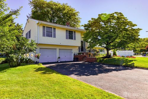 9 Janet Ct, Milltown, NJ, 08850-1207 | Card Image