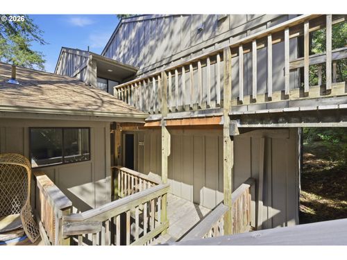223 Trailside Loop, Eugene, OR, 97405-3557 | Card Image