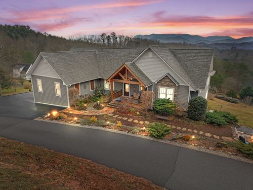 789 Chapel Cove Cir, Franklin, NC, 28734-9607 | Card Image