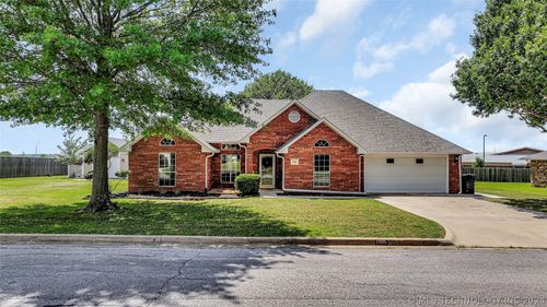 1905 Red Oak Drive, Ardmore, OK, 73401 | Card Image