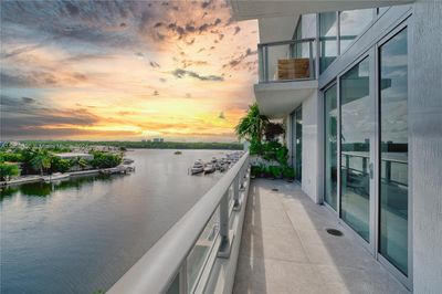 5-504 - 330 Sunny Isles Blvd, Condo with 3 bedrooms, 4 bathrooms and null parking in Sunny Isles Beach FL | Image 1