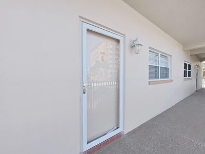 208 - 8 Glencoe Place, Condo with 2 bedrooms, 1 bathrooms and null parking in Dunedin FL | Image 3