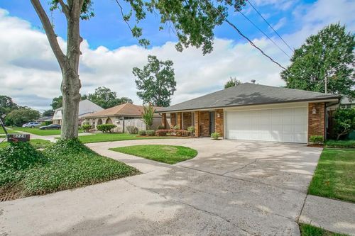 8724 Melrose Ln, River Ridge, LA, 70123-2912 | Card Image