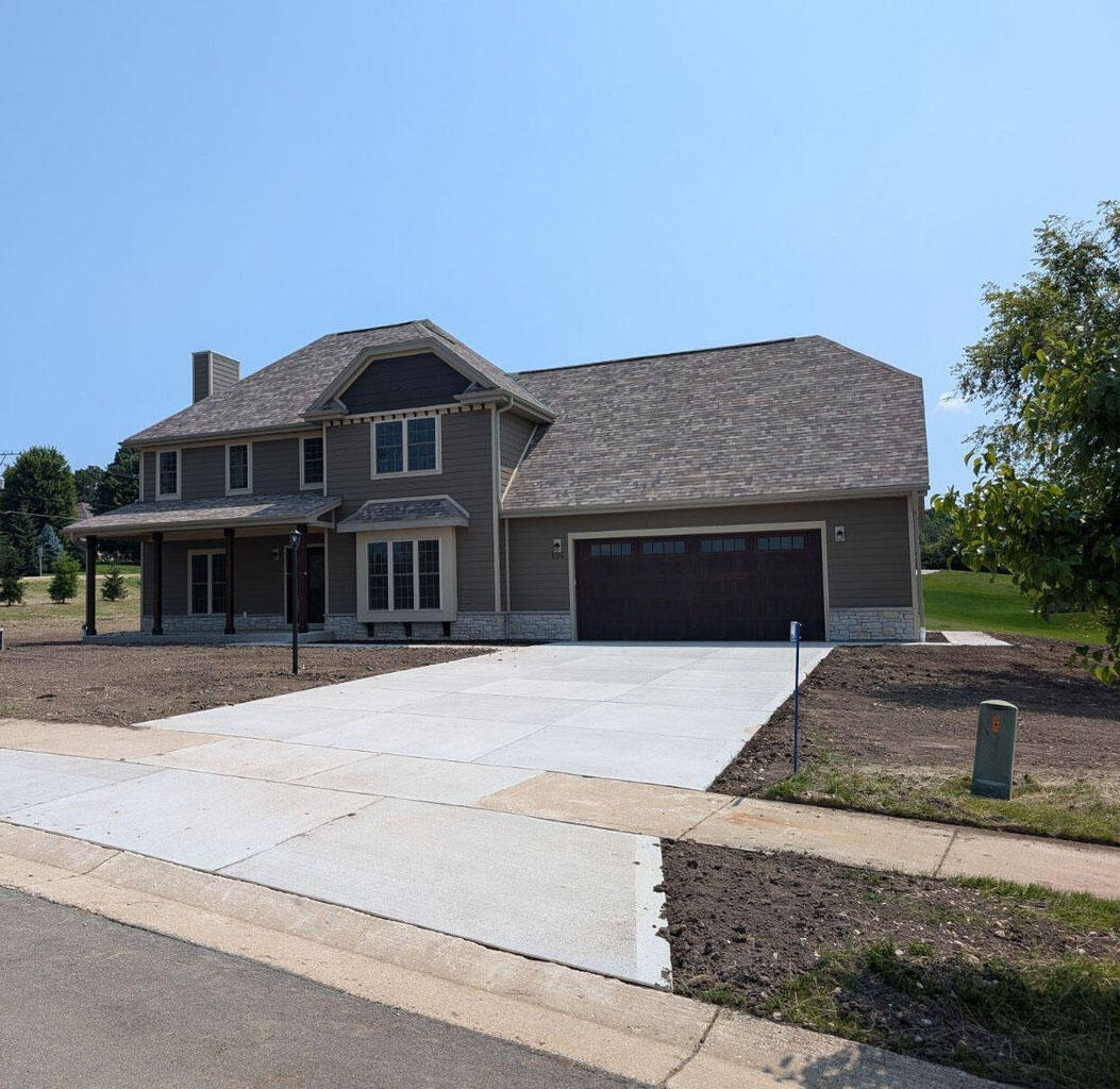Hickory Hills Dr, Oconomowoc, WI 53066