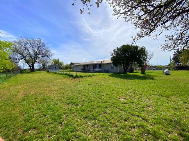 864 Highway 101, House other with 2 bedrooms, 1 bathrooms and null parking in Sunset TX | Image 23