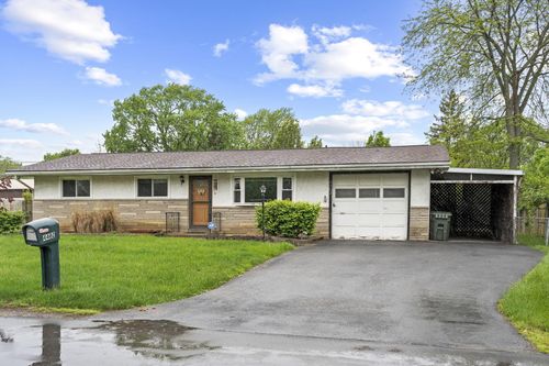4482 Beacon Hill Rd, Columbus, OH, 43228-1517 | Card Image