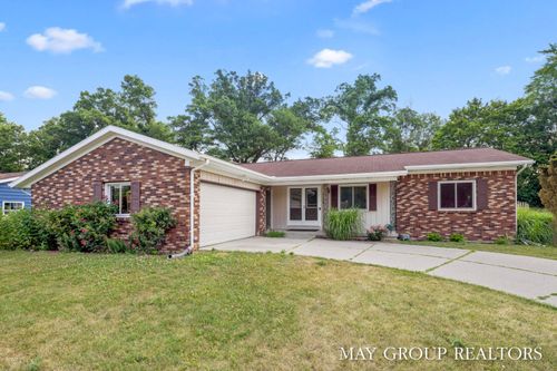 4452 Trail View Dr Ne, Grand Rapids, MI, 49525-1360 | Card Image