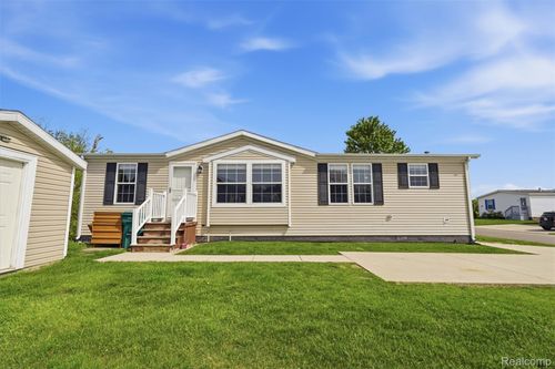 11006 Wood Run Circle, Green Oak Township, MI, 48178 | Card Image