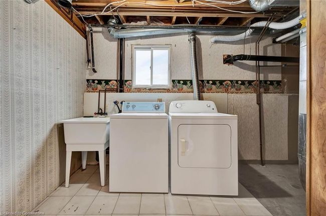 204 Nomad Crt, House other with 4 bedrooms, 2 bathrooms and 4 parking in Kitchener ON | Image 27