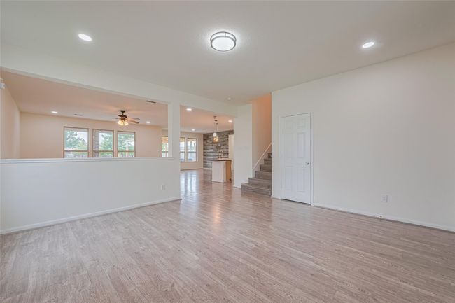 3215 Laurel Bend Ln, House other with 4 bedrooms, 3 bathrooms and 2 parking in Pearland TX | Image 7