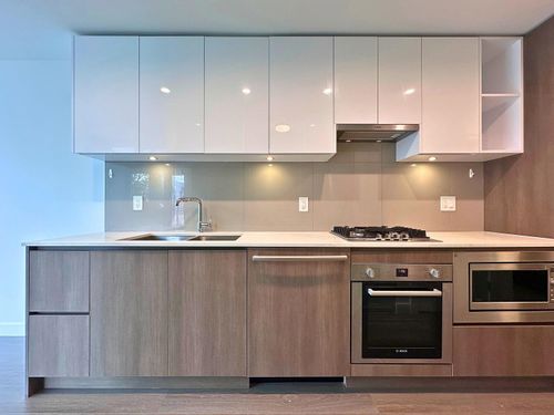 302-618 Carnarvon St, New Westminster, BC, V3M0N9 | Card Image