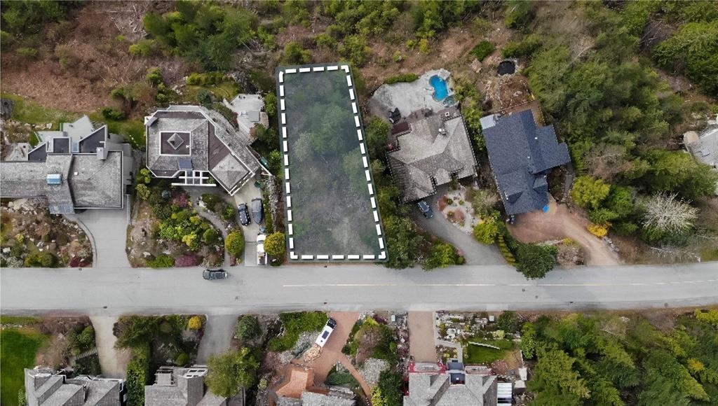 Land in West Vancouver
