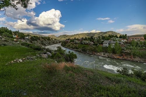 104 Vista St, Gardiner, MT, 59030-7780 | Card Image