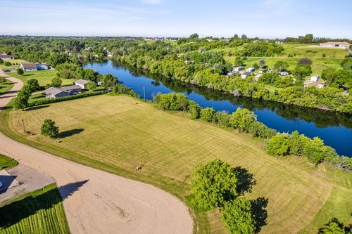 1803 Island Park Dr, Jamestown, ND, 58401-2300 | Card Image