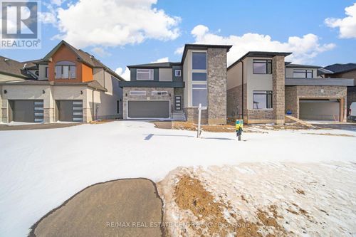 29 Bean St, Paris, ON, N3L0J4 | Card Image