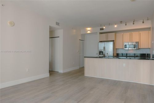 1403-s-79 Sw 12th St, Miami, FL, 33130-5201 | Card Image
