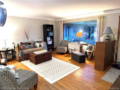 9776 Marsh Rd, Fowlerville, MI, 48836-9413 | Card Image