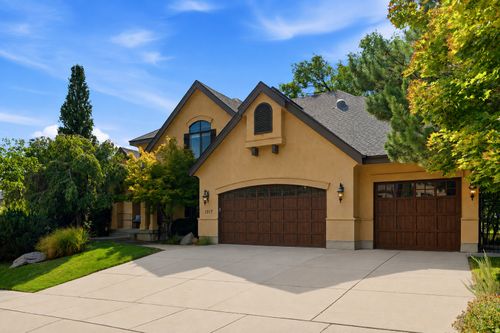 1017 Oakridge Dr, Farmington, UT, 84025-3744 | Card Image