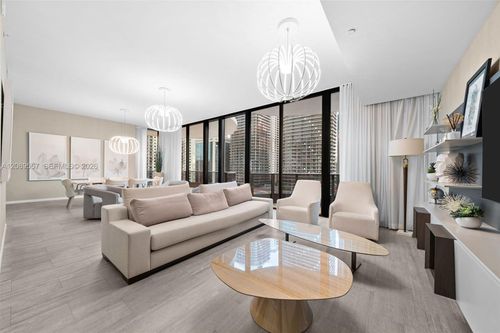 th1812-1000 Brickell Plz, Miami, FL, 33131-3833 | Card Image