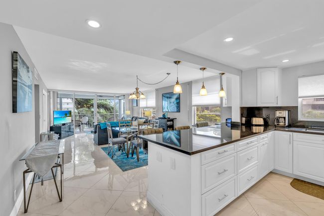 APT-1501 - 1 Harbourside Dr, Condo with 3 bedrooms, 2 bathrooms and null parking in Delray Beach FL | Image 6