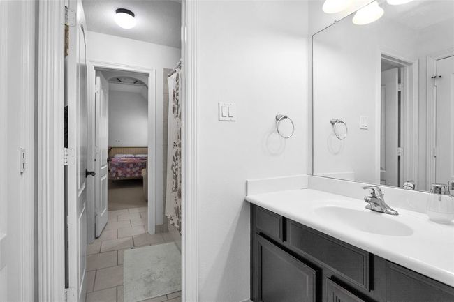 Second and third bedroom connect with a large full bathroom. | Image 38