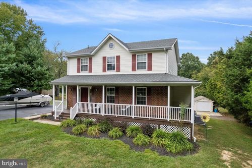 694 Ponds Wood Rd, HUNTINGTOWN, MD, 20639-9013 | Card Image