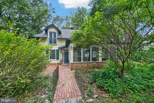 1424 Highland Ave, DOWNINGTOWN, PA, 19335-3915 | Card Image