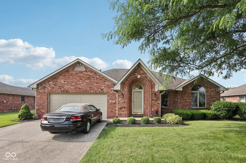 39-1027 Plum St, Brownsburg, IN, 46112-7982 | Card Image