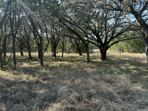 202 Itll Do Ln, Pipe Creek, TX, 78063-5332 | Card Image