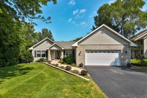 105 Thornhill Dr Sw, Poplar Grove, IL, 61065-8525 | Card Image