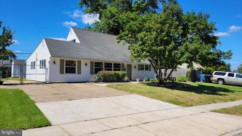 331 Indian Creek Dr, LEVITTOWN, PA, 19057-2734 | Card Image