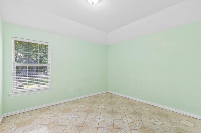 Unfurnished room featuring baseboards | Image 4
